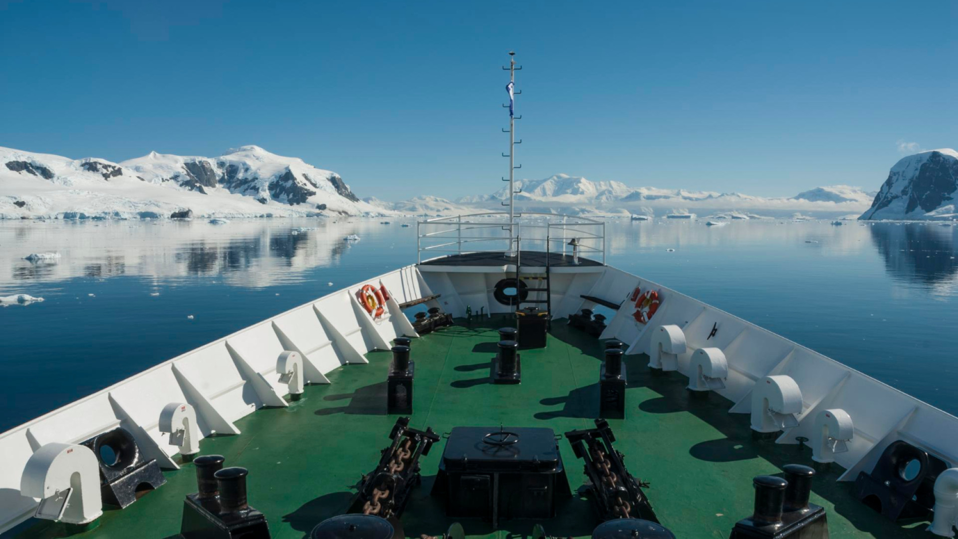 Croisière dans l'Arctique : la magie entre icebergs, paysages gelés et aurores boréales